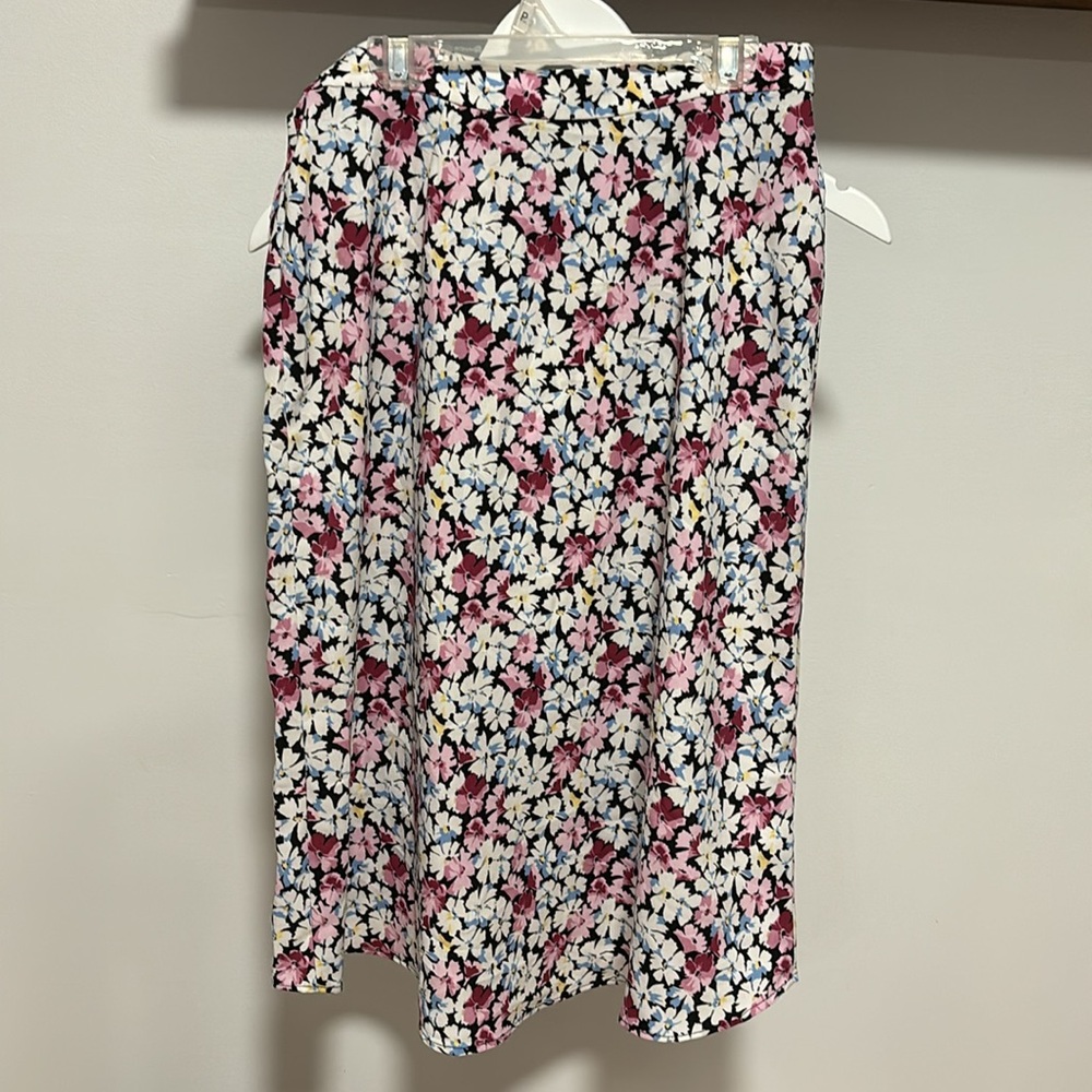 LOFT floral midi wrap skirt. - Picture 4 of 8